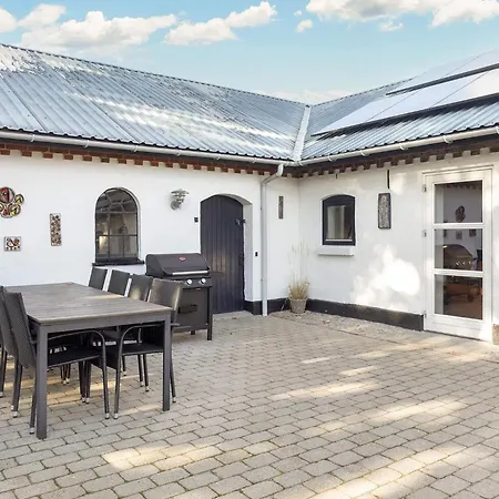 Charming Retreat *